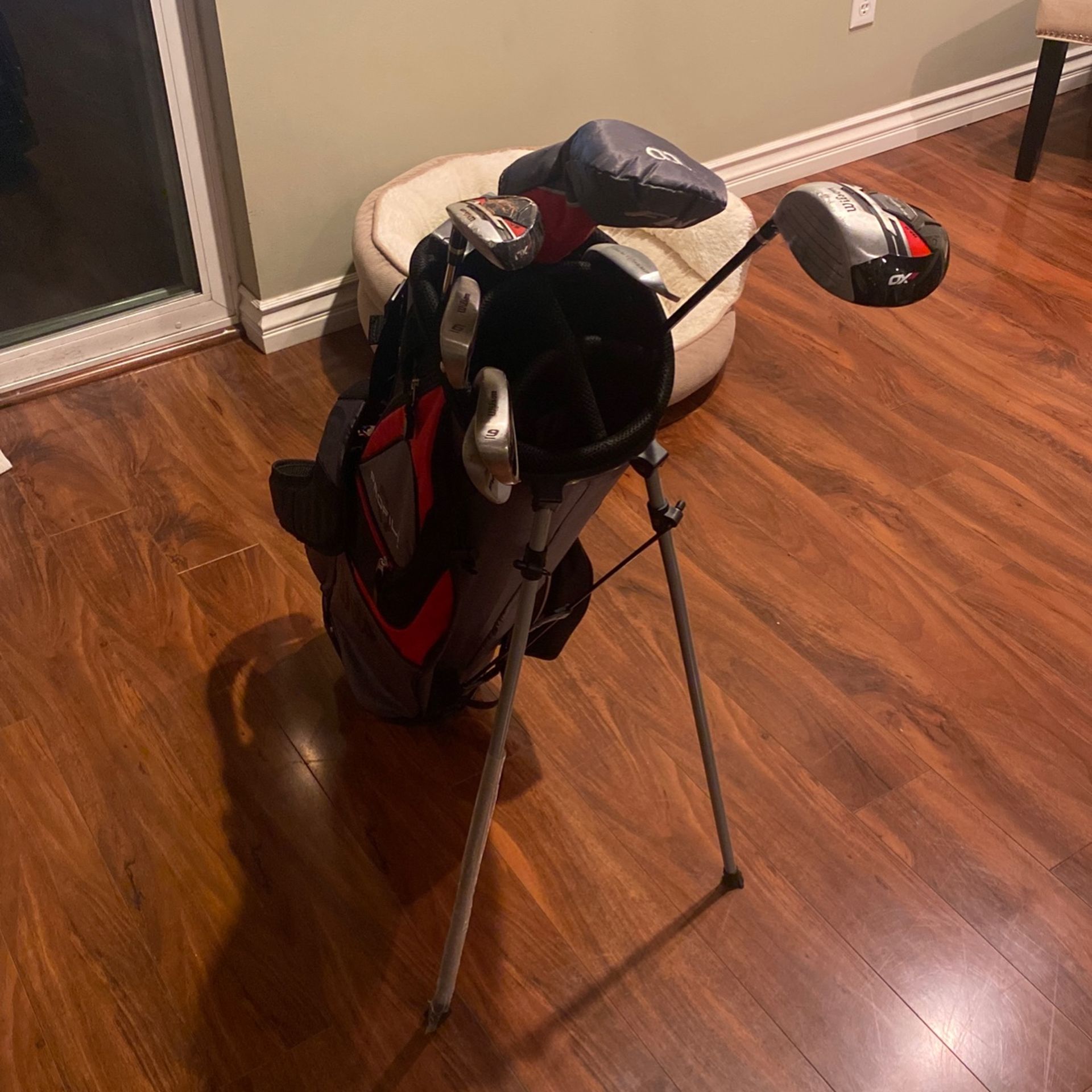Wilson Gold Club Set And Carrying Bag