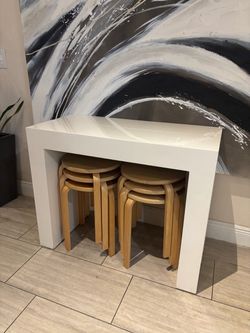 Table w/ 6 stools