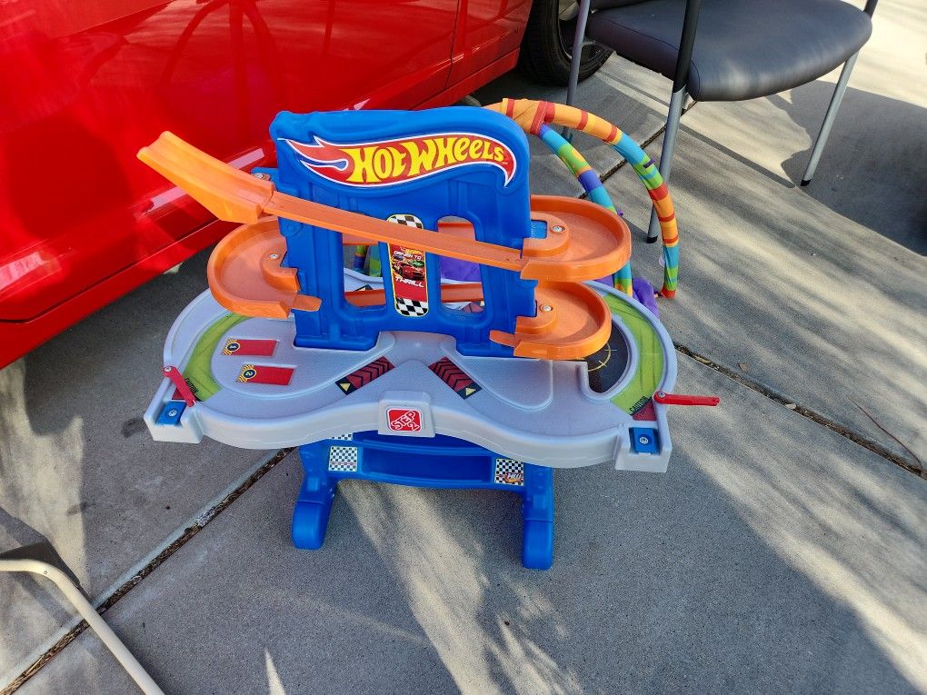 Hot Wheels Table