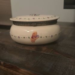 Lenox Winnie The Poor Plays Music