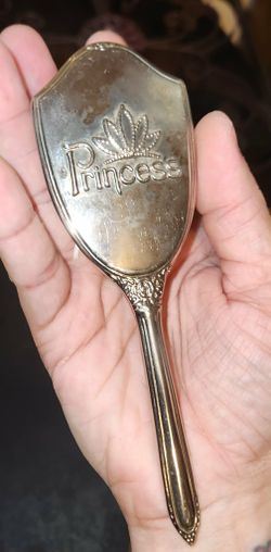 VINTAGE ORNATE SILVER PLATED PRINCESS CROWN VANITY BRUSH