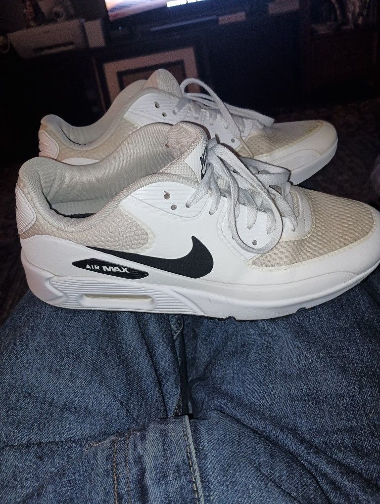 Nikes Air Max 90s. Women's Size 9s.