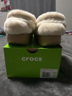 Crocs Unfurgetable vegan suede clog 6men 7women