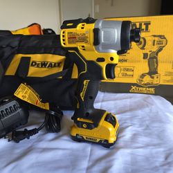 DEWALT

20V MAX 2-Tool Brushless Power Tool Combo Kit with Soft Case (Batteri and Charger Included)
