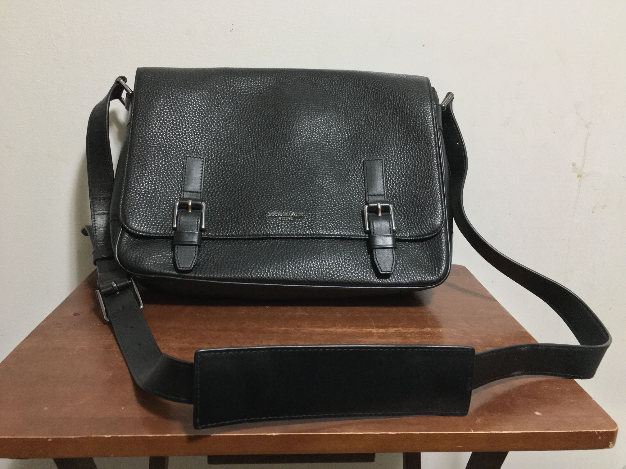 Michael Kors Men’s Bryant Pebble Leather Messenger Bag. 99.9% perfect and excellent condition 