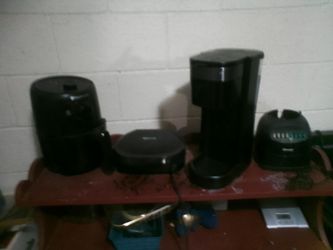 Black stove, refrigeratorg, blender, toaster, air fryer, coffee