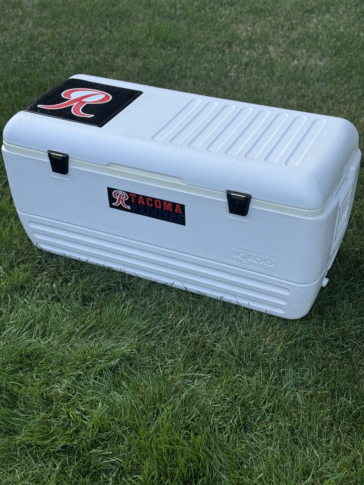 Igloo Quick And Cool 150 Quart "Upgraded" Cooler (Rainiers Spec)