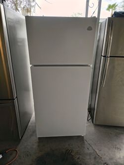 Refrigerador blanco puerta arriba y abajo