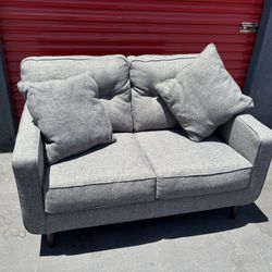 Gray Couch With Pillows 