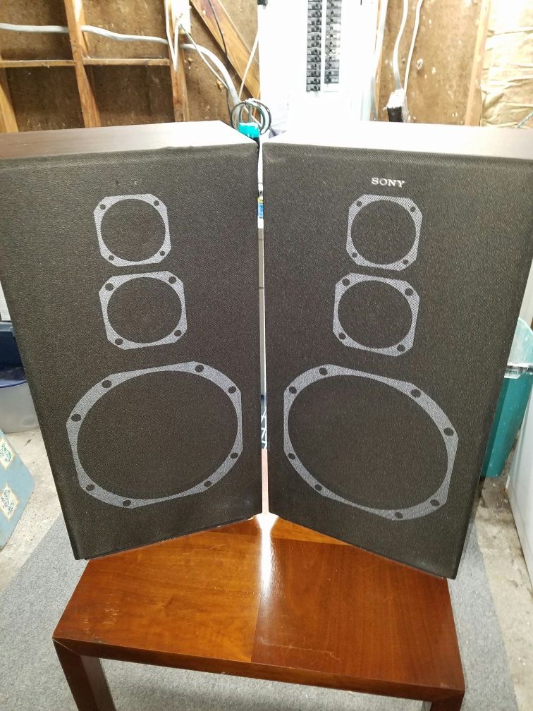 Nice set of Sony vintage speakers model G-1500U 140 watt Max
