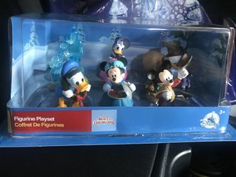 Disney mickeys Christmas carol figure plat set