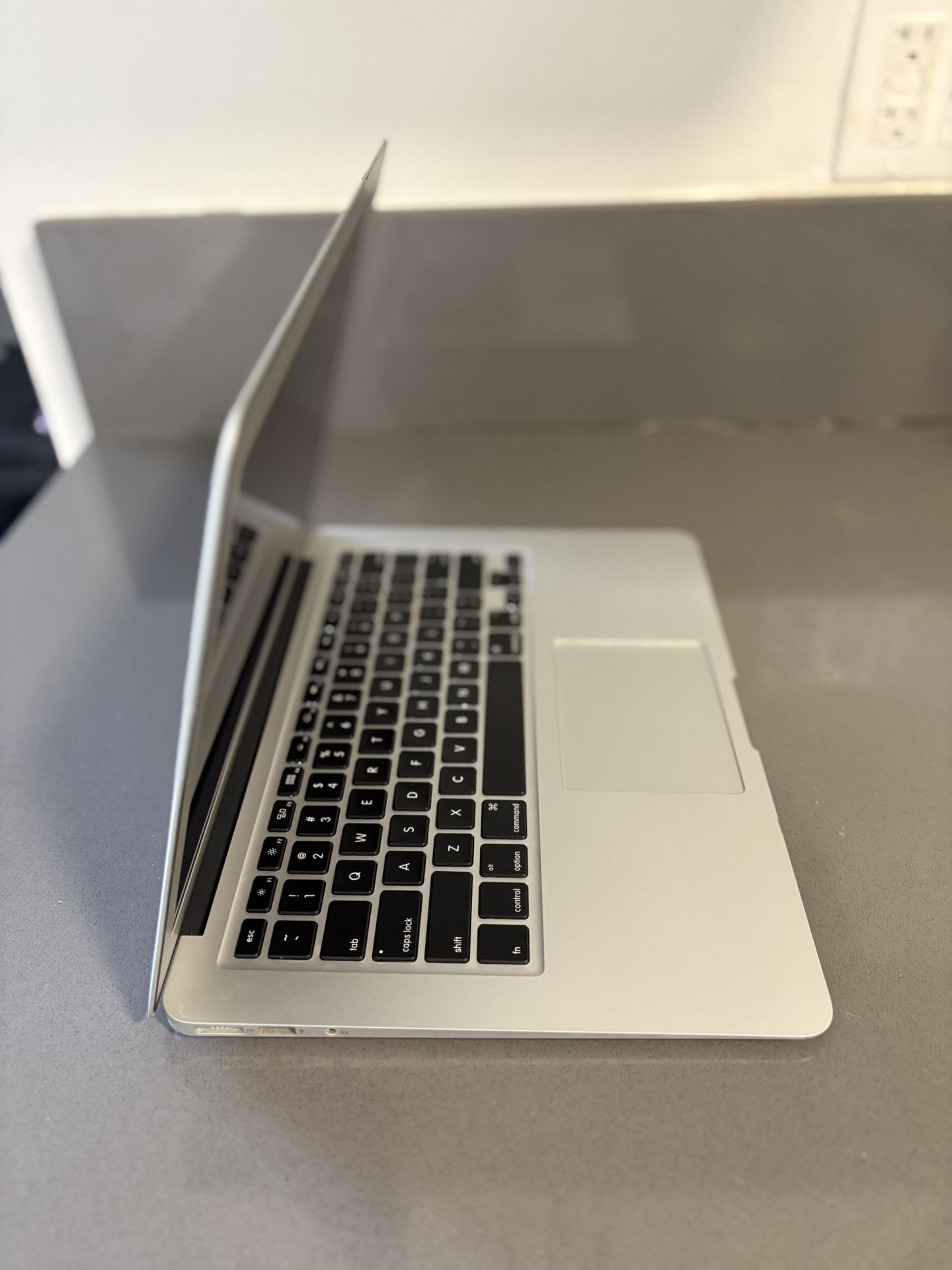 2017/2018 Apple MacBook Air 13 in. - Sleek Silver Design. Discover 