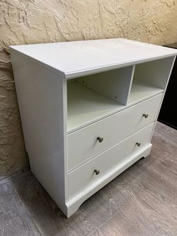 White Dresser - Local Delivery Available For a Fee - See My Other Items 😀