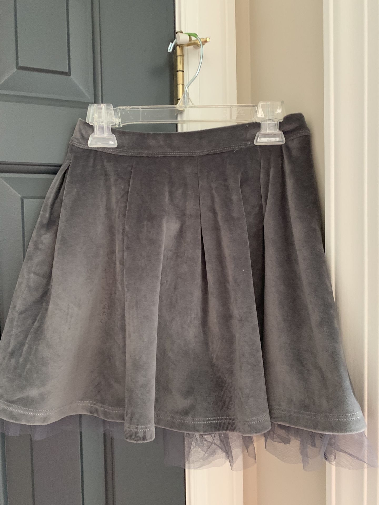Girl size 13/14 grey Abercrombie skirt