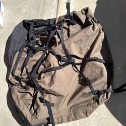 Large Brown Roof Cargo Bag…Fits RAV4/others   Spacious roof cargo bag with multiple straps.  Measurements in pics.  Pls see last pic…tore outside fabr