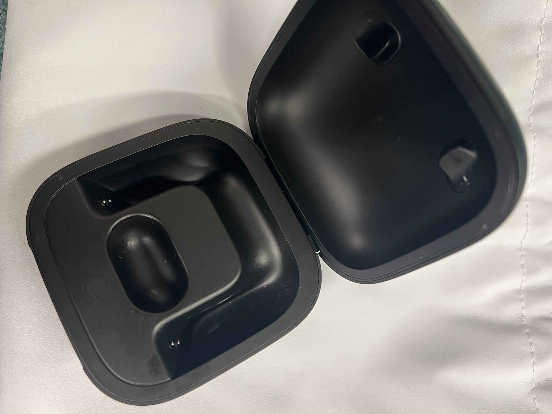 Powerbeats Pro Charging Case