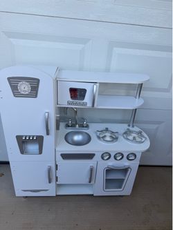 Toy kitchen