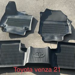 Toyota Venza 21 Oem Mats