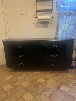 Black Gloss 6-Drawer Dresser with Chrome Legs