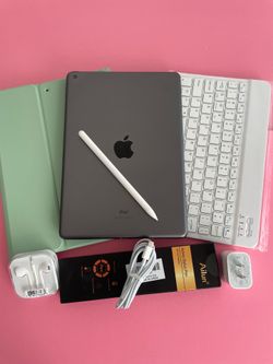 Apple IPad 8th Generation (10.2” Retina /Latest iOS 26/ 2020 model) 32GB with stylus pen, keyboard & Accessories
