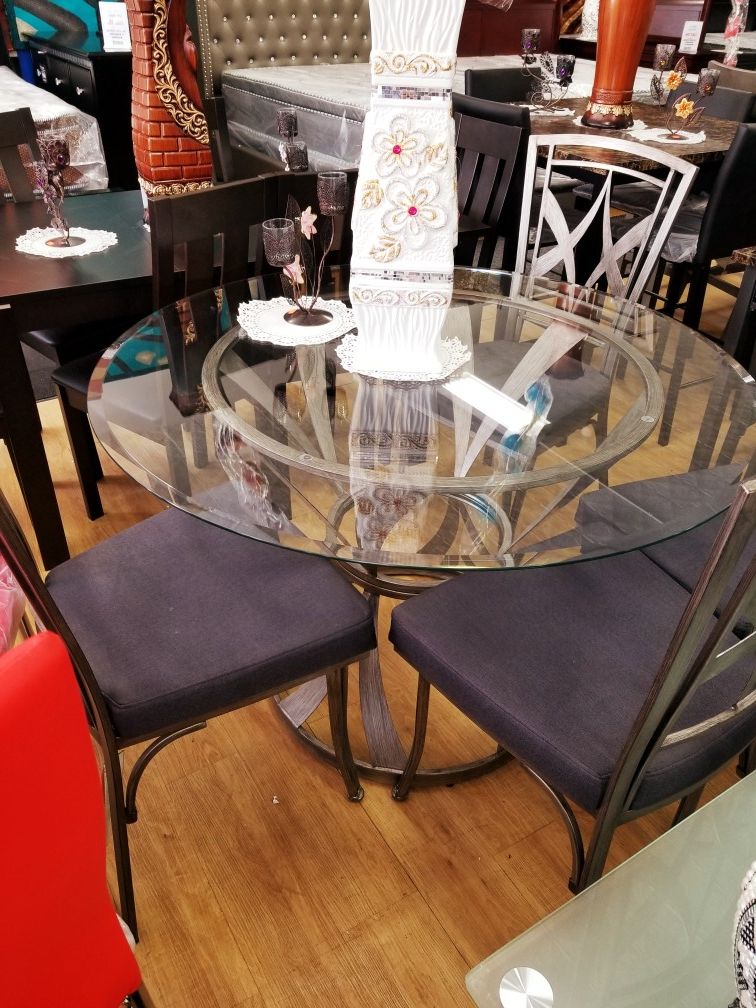 Table with 4 chairs