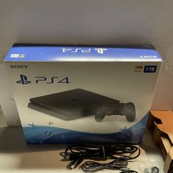 Playstation 4 Slim 1 TB