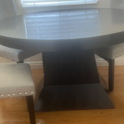 Round Dining Table 
