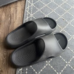 Croc Mellows Size 11 Used Good