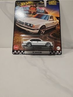 Hot Wheels Premium 2025 Boulevard #118 White 1991 BMW M5