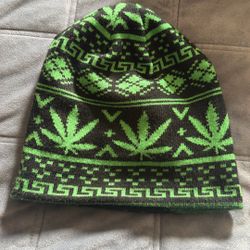 reversible beanie leaf 