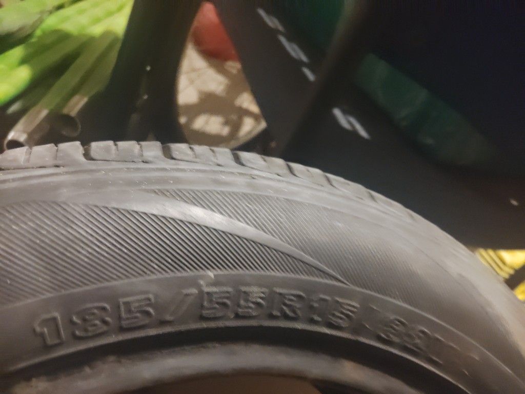 185 55 15 Lots Of Tread Left On The Tires