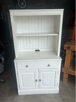 Hutch cabinet