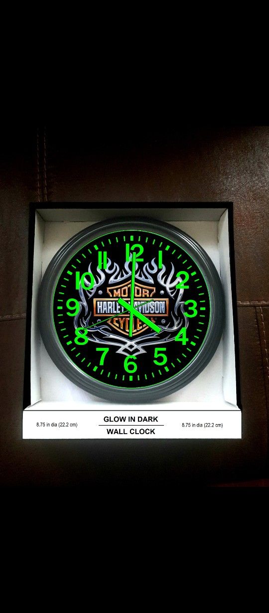 Harley Davidson Glow In The Dark Wall Clocks Fatboy Roadking Softail Sportster Road Glide Bagger 1970 Challenger