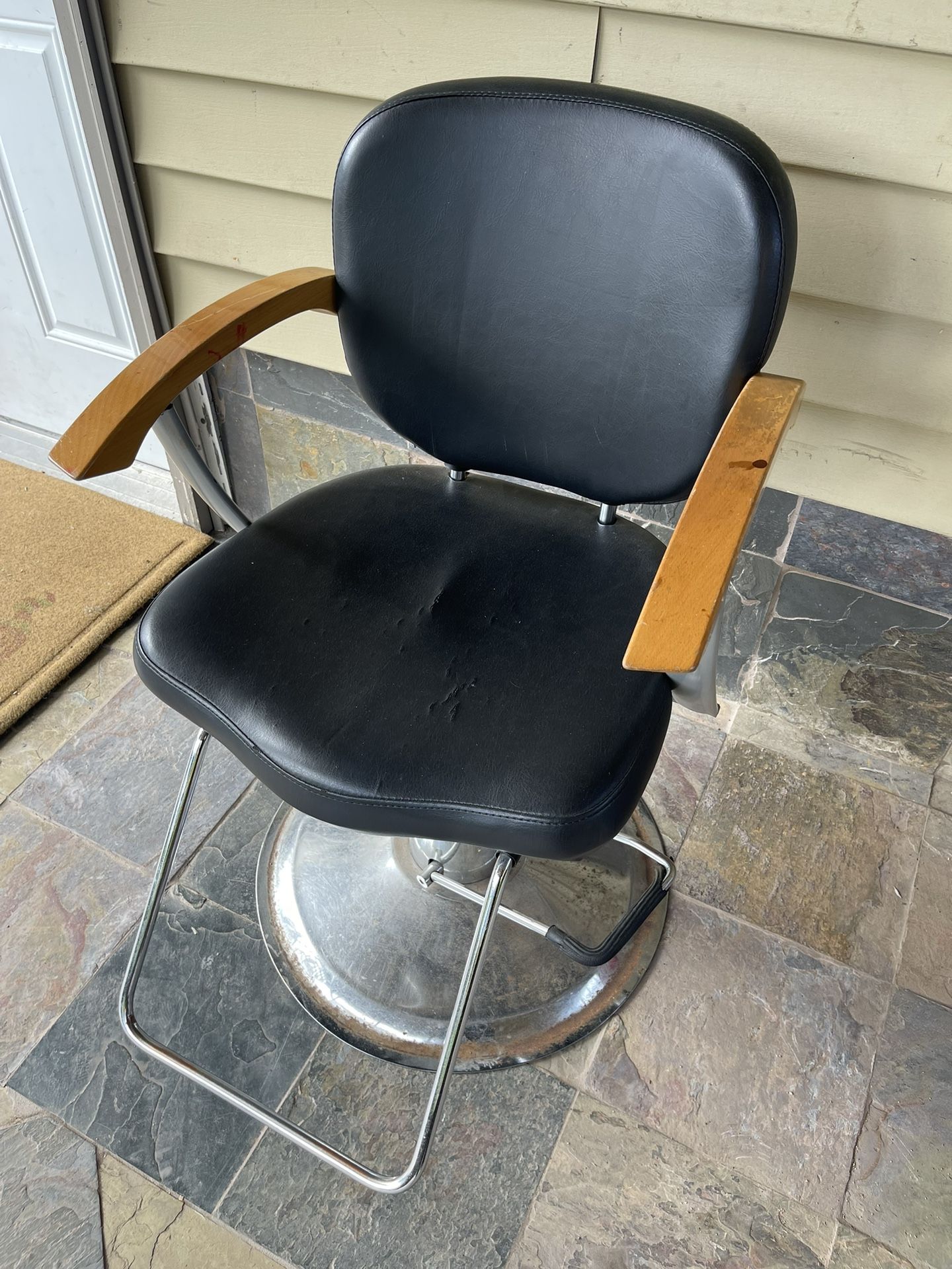 Barber/Hairstylist Chair