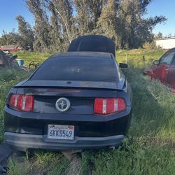 2011 MUSTANG  PART OUT  SALE