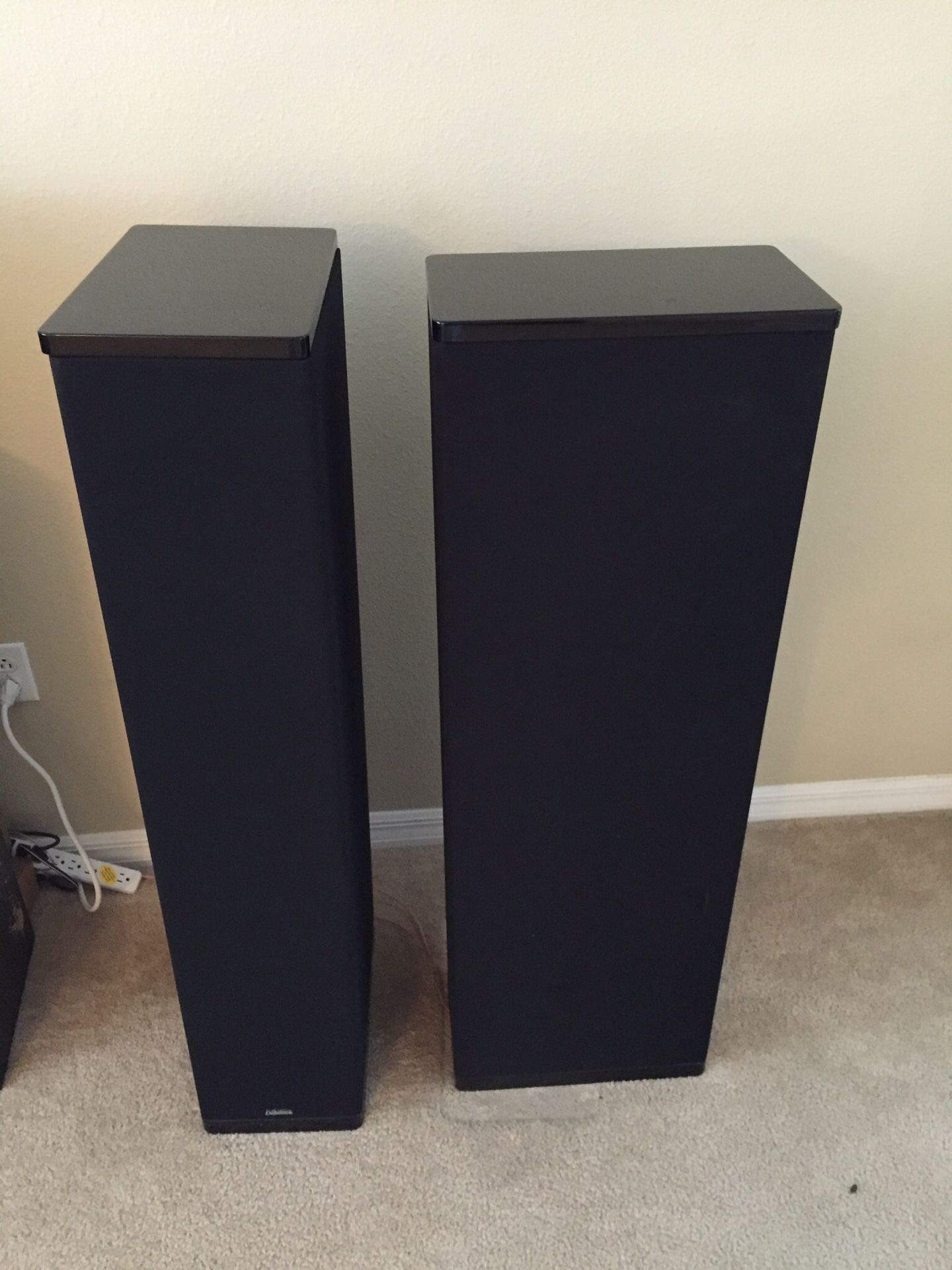 Definitive Technology Tower Speakers BP-30 400watts 6 Speakers Per Tower