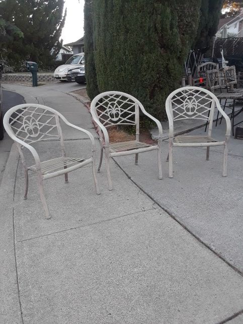 Set Of 3 Hampton Bay Palm Tree Design Outdoor Patio Chairs In Good Set Of 3 Hampton Bay Palm Tree Design Outdoor Patio Chairs In Good Condition For Pittsburg Ca Offerup
