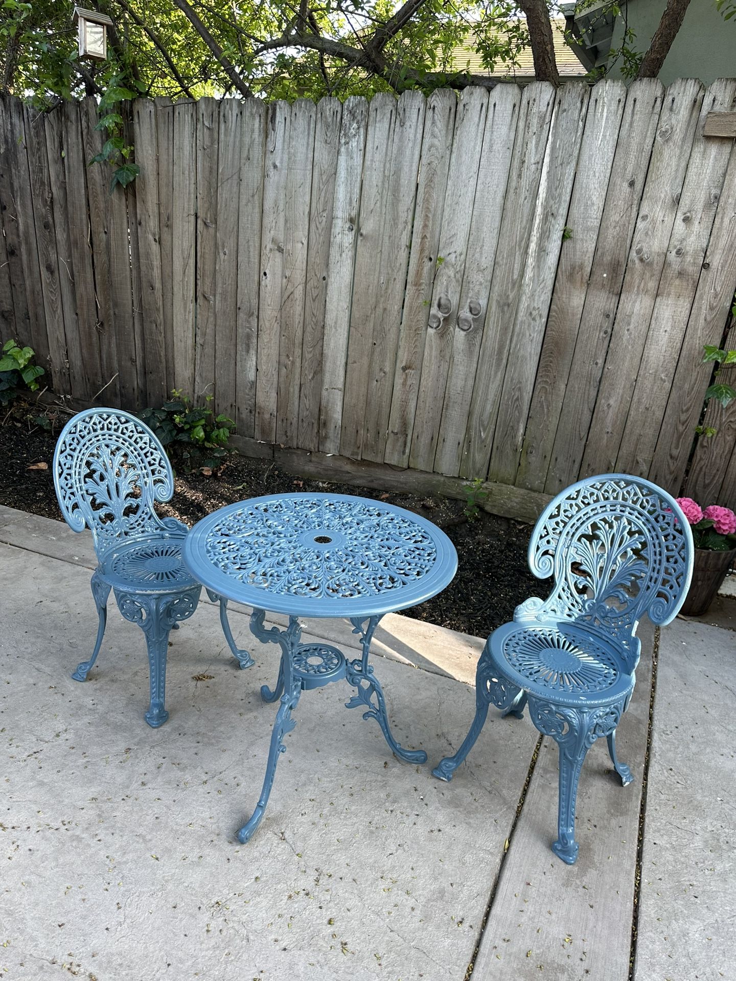 ⭐️ Beautiful one of a kind antique cast iron outdoor table with two chairs  $280 OBO 