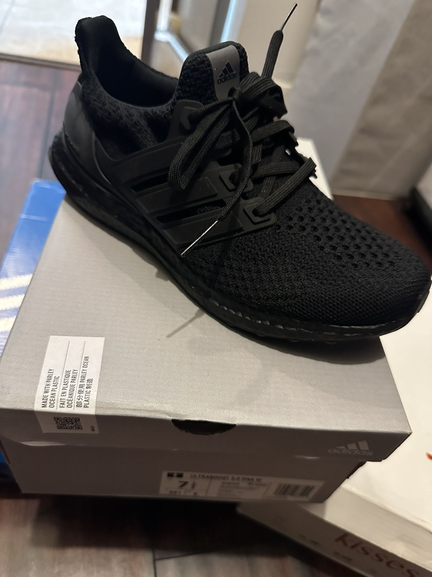 Women Adidas ultraboost 7 1/2 