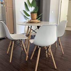 Dining table with chairs (as good as new, price negotiable)
