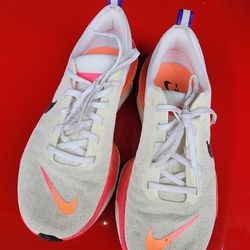 Nike womans running shoes