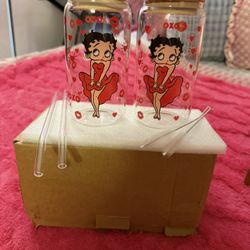 BETTY BOO GLASS TUMBLER WITH STRAW AND CLEANER