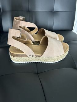 Soda Platform Sandals Women's Size 9