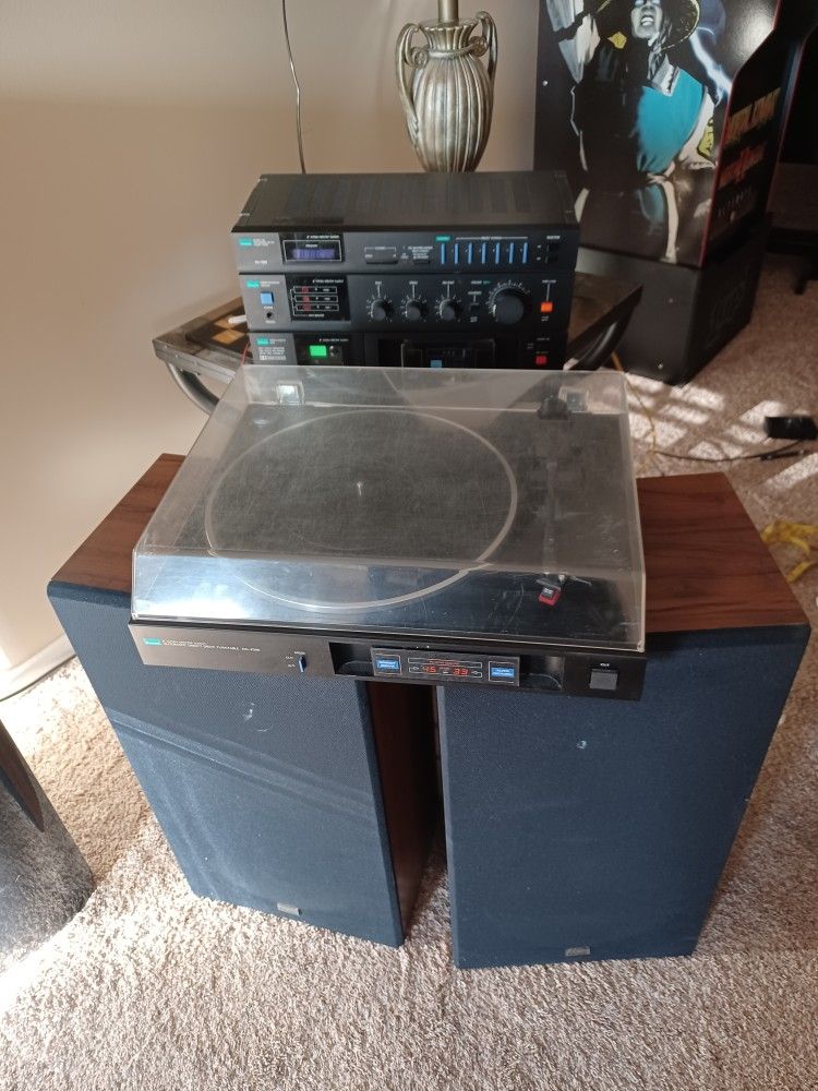 Sansui Stereo AM/FM Cassette Turntable Speaker