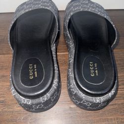Black Gucci Angelina slides Size 8.5