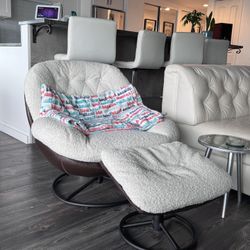 Cozy Swivel Chair with Ottoman