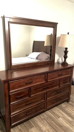 Ashley’s Queen bedroom set
