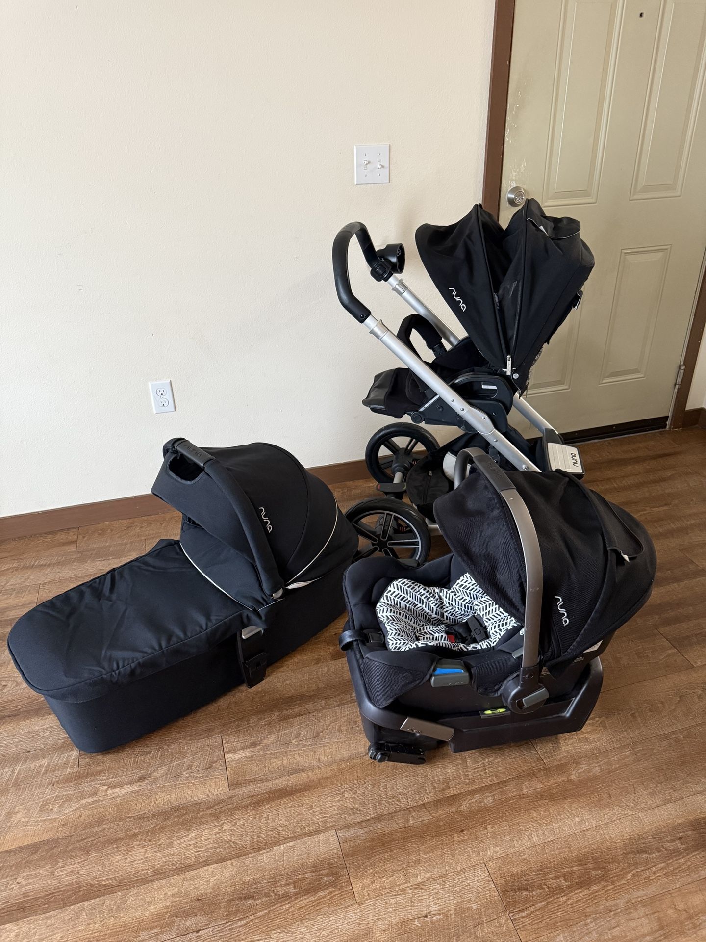 Nuna Mixx Stroller and Bassinet and Car seat Color: black