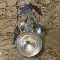 Pewter/standard measurements: 1 cup, 1/2 cup, 1/3 cup, and 1/4 cup. 