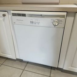 Frigidaire White Dishwasher 